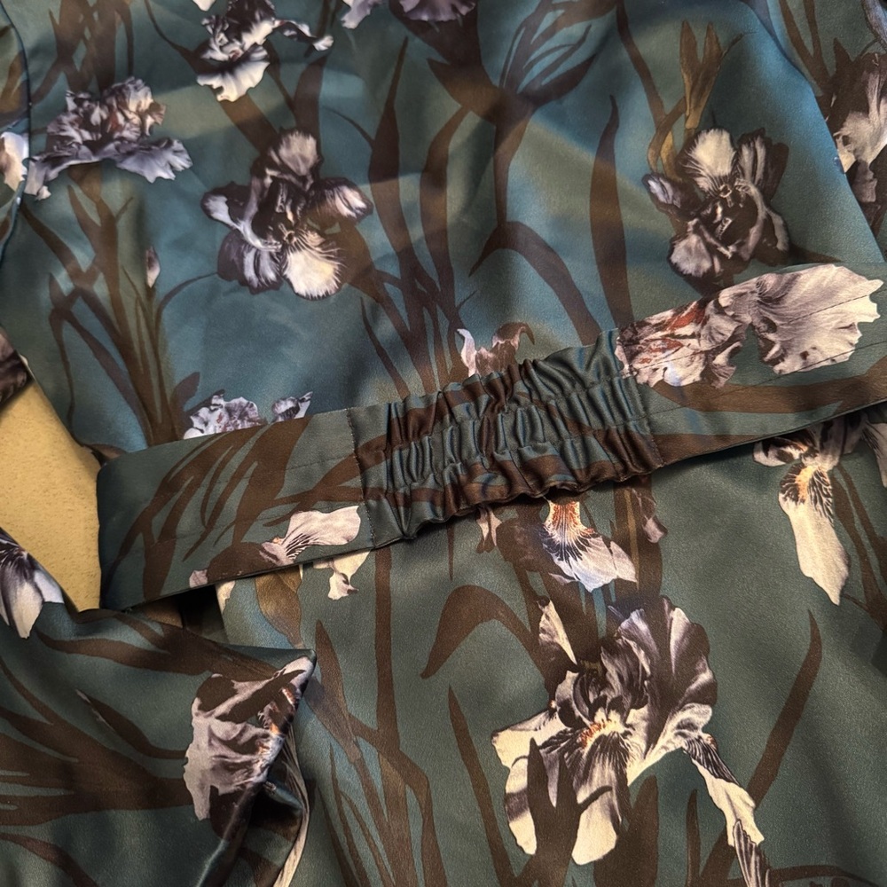 Emerald Iris Print Satin Blazer - Picture 7 of 12